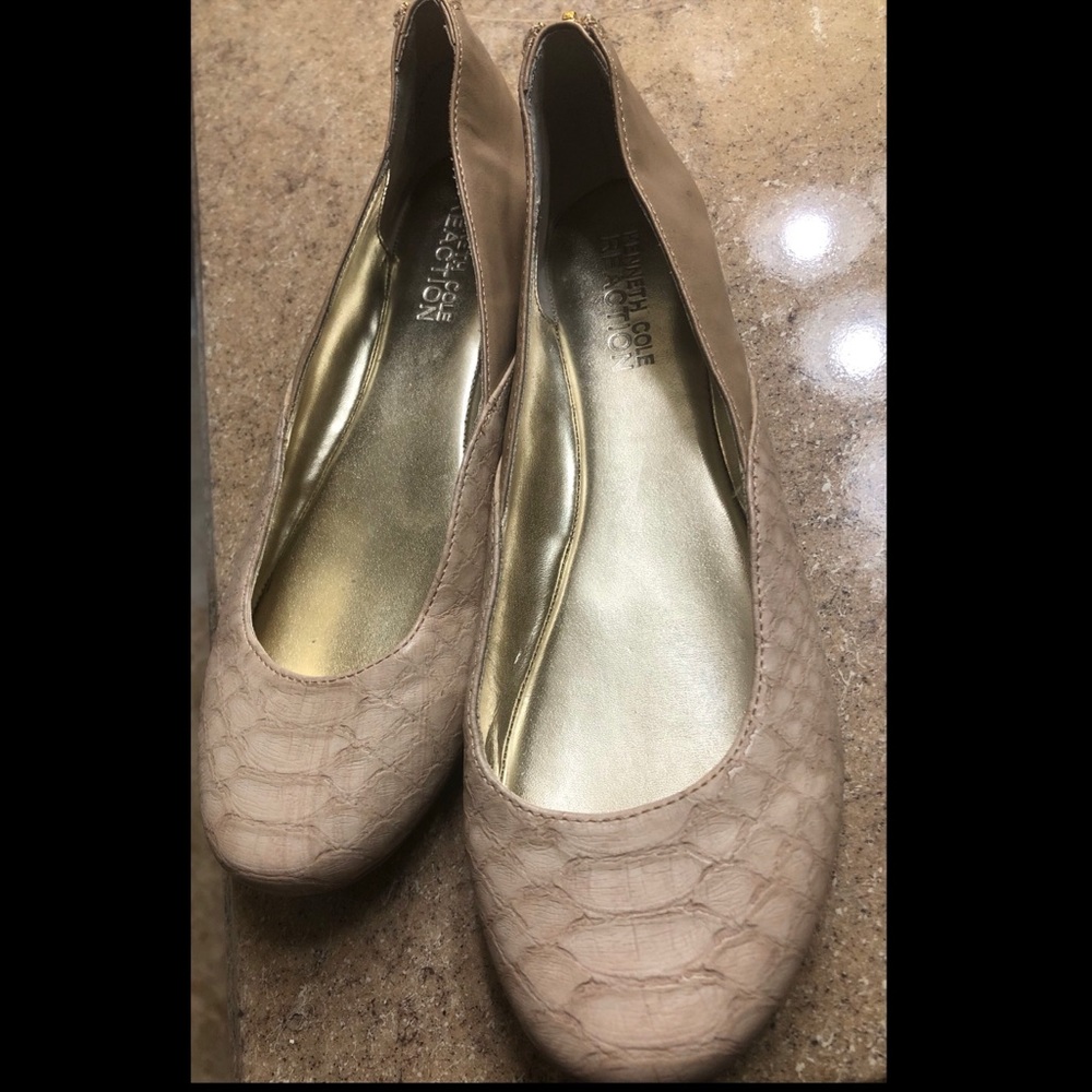 Kenneth Cole Reaction Almond Toe Flats
